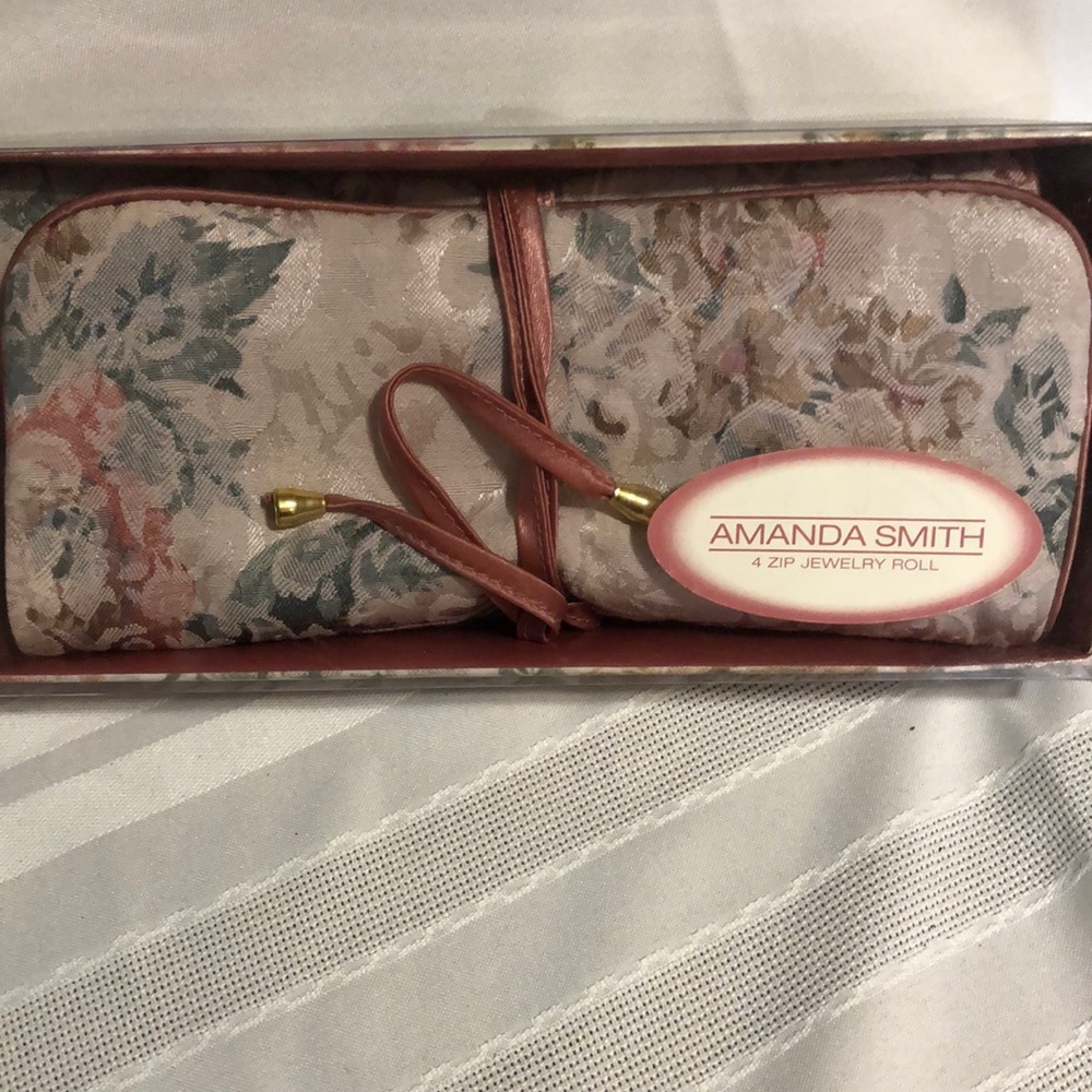 Jewelry roll